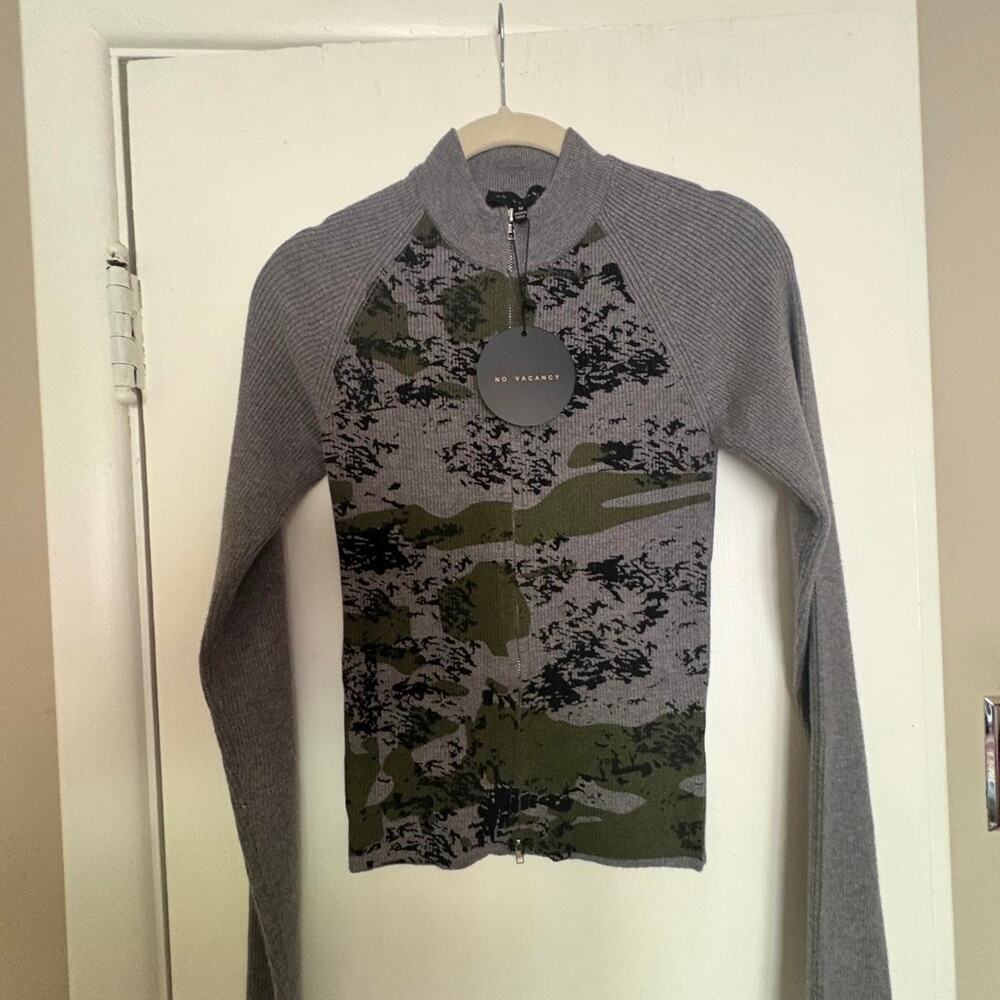 No vacancy camo zip up set